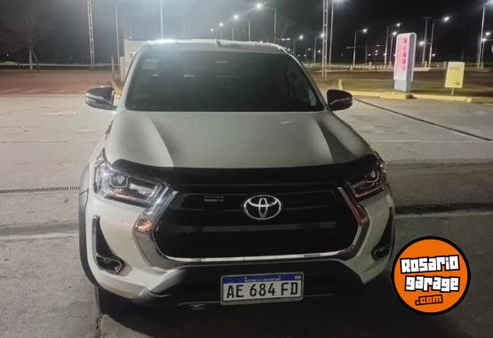 Camionetas - Toyota Hilux SRV 2021 Diesel 30000Km - En Venta