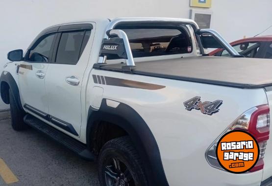 Camionetas - Toyota Hilux SRV 2021 Diesel 30000Km - En Venta