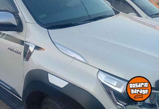 Camionetas - Toyota Hilux SRV 2021 Diesel 30000Km - En Venta