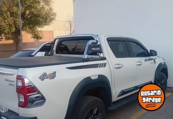Camionetas - Toyota Hilux SRV 2021 Diesel 30000Km - En Venta
