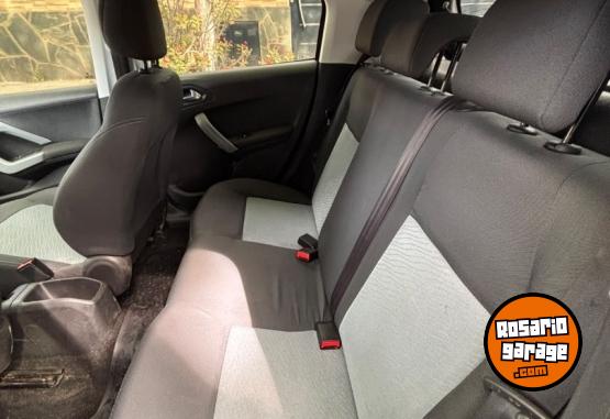 Autos - Peugeot 208 allure nav 2016 Nafta 96000Km - En Venta