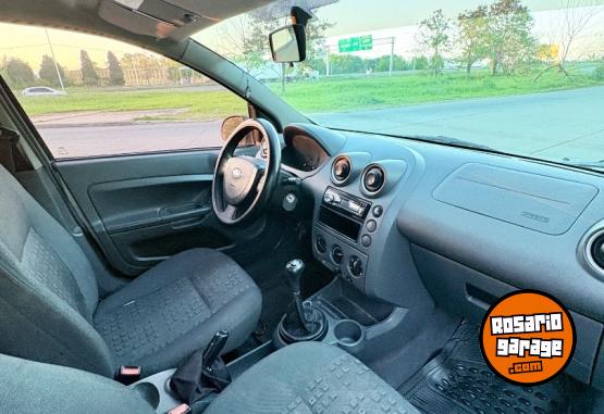 Autos - Ford Fiesta 2004 Nafta 276000Km - En Venta