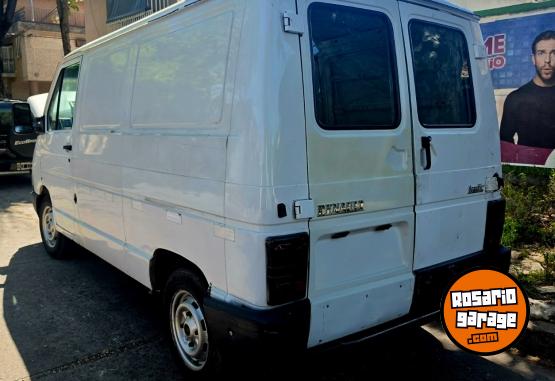 Utilitarios - Renault Trafic T313 corto 1997 Diesel 111111Km - En Venta