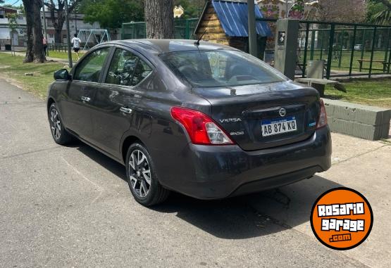 Autos - Nissan Versa 1.6 Exclusive At 2015 Nafta 110000Km - En Venta