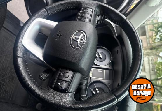 Camionetas - Toyota HILUX SRV 4x4 2021 Diesel 67000Km - En Venta