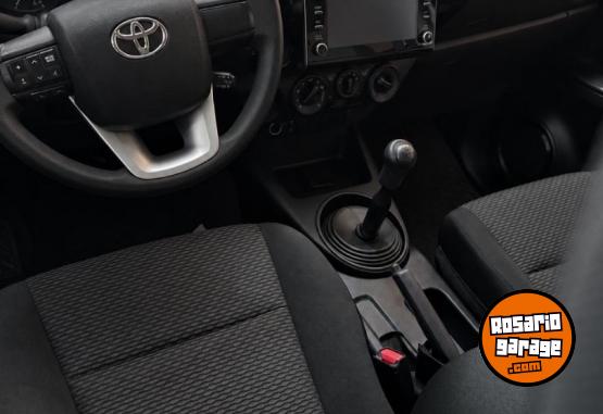 Camionetas - Toyota HILUX DX 4x4 2023 Diesel 56000Km - En Venta