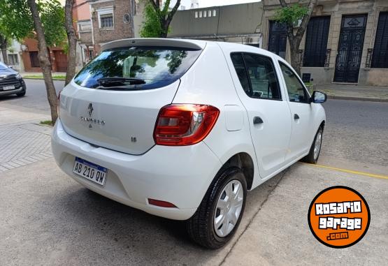 Autos - Renault Sandero Authent+NAVEGADOR 2017 Nafta 92000Km - En Venta