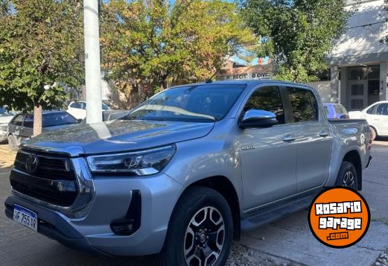 Camionetas - Toyota Hilux Srx 4x4 2023 Diesel 140000Km - En Venta