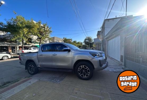 Camionetas - Toyota Hilux Srx 4x4 2023 Diesel 140000Km - En Venta