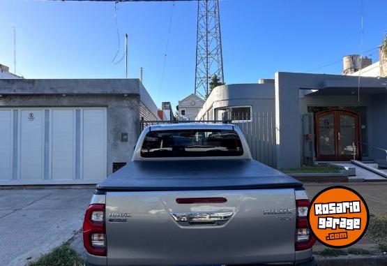 Camionetas - Toyota Hilux Srx 4x4 2023 Diesel 140000Km - En Venta