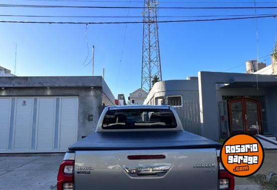 Camionetas - Toyota Hilux Srx 4x4 2023 Diesel 140000Km - En Venta