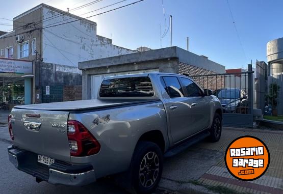 Camionetas - Toyota Hilux Srx 4x4 2023 Diesel 140000Km - En Venta