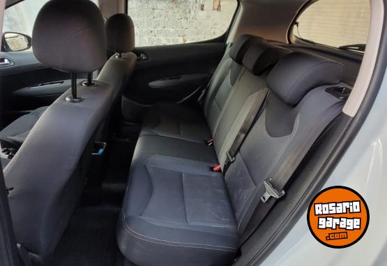 Autos - Peugeot 308 Active 2015 Nafta 105000Km - En Venta