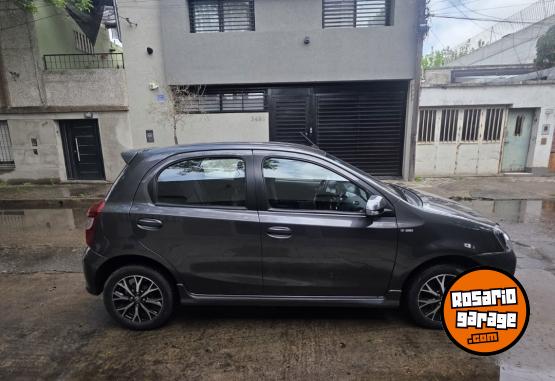 Autos - Toyota ETIOS XLS PACK 2022 Nafta 48420Km - En Venta
