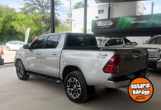 Camionetas - Toyota HILUX SR 4X4 2024 Diesel 72000Km - En Venta