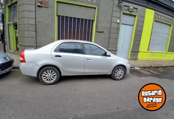 Autos - Toyota Etios 2014 GNC 200000Km - En Venta
