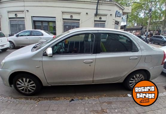 Autos - Toyota Etios 2014 GNC 200000Km - En Venta