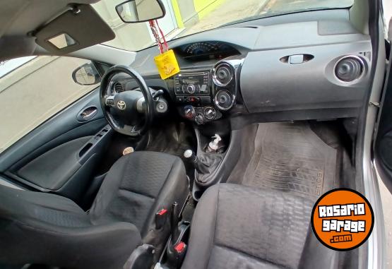 Autos - Toyota Etios 2014 GNC 200000Km - En Venta