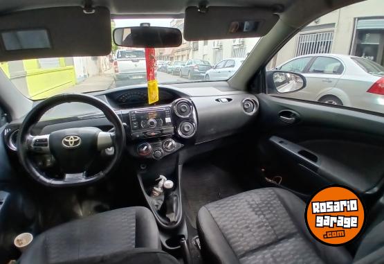 Autos - Toyota Etios 2014 GNC 200000Km - En Venta
