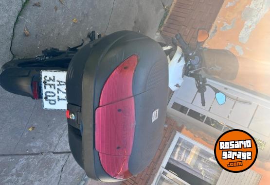 Motos - Bajaj Rousser 2024 Nafta 8000Km - En Venta