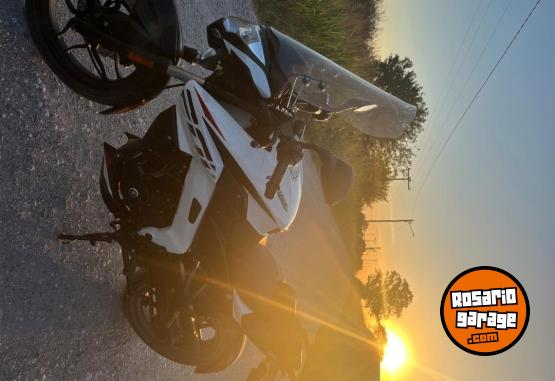 Motos - Bajaj Rousser 2024 Nafta 8000Km - En Venta
