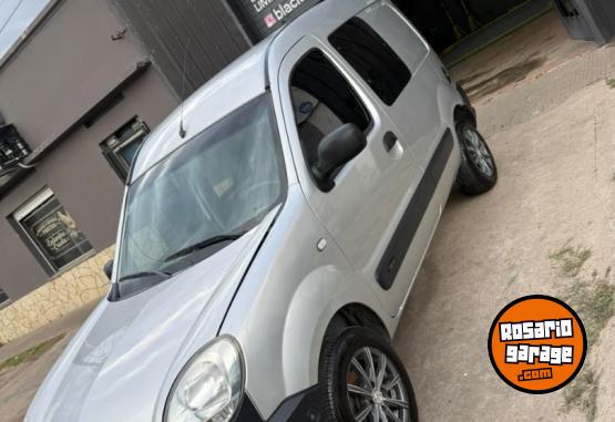 Utilitarios - Renault Kangoo 2016 GNC 145000Km - En Venta