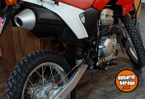 Motos - Honda Tornado 2017 Nafta 5500Km - En Venta