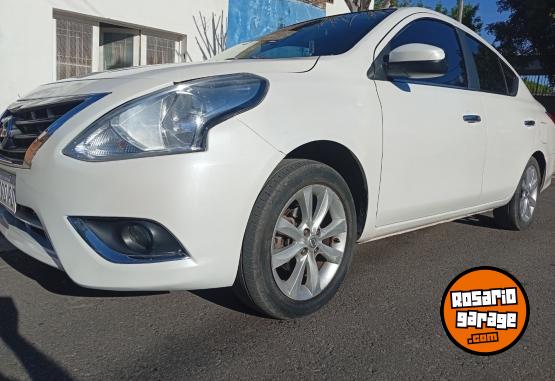 Autos - Nissan versa pure drive f2 2018 GNC 80800Km - En Venta