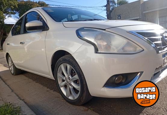 Autos - Nissan versa pure drive f2 2018 GNC 80800Km - En Venta