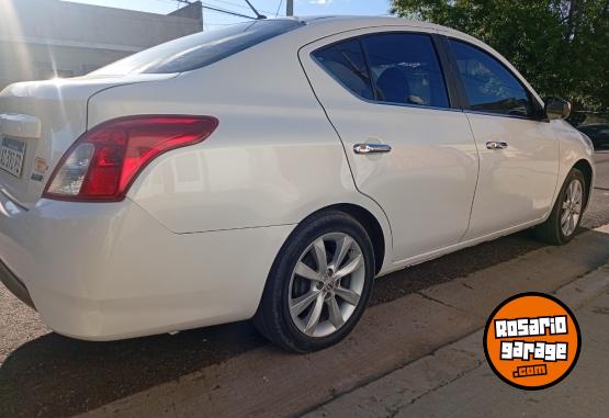 Autos - Nissan versa pure drive f2 2018 GNC 80800Km - En Venta
