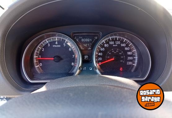 Autos - Nissan versa pure drive f2 2018 GNC 80800Km - En Venta