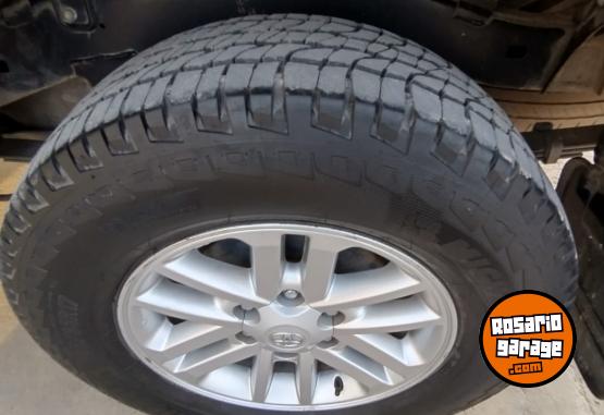Camionetas - Toyota Hilux SRV 2013 Diesel 211000Km - En Venta
