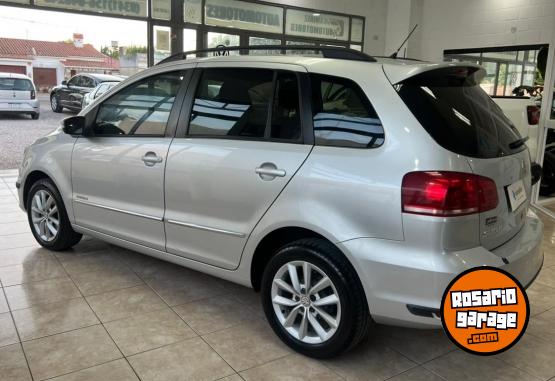 Autos - Volkswagen SURAN HIGHLINE 2015 Nafta 110000Km - En Venta