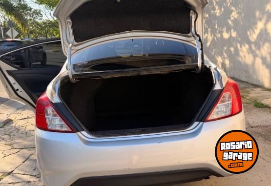 Autos - Nissan Versa 2018 Nafta 64700Km - En Venta