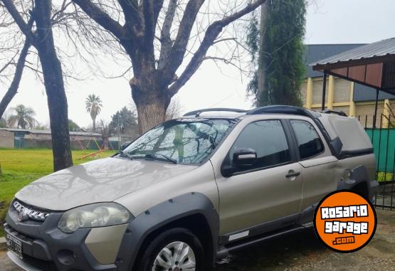 Autos - Fiat Strada doble cabina 2013 Nafta 220000Km - En Venta