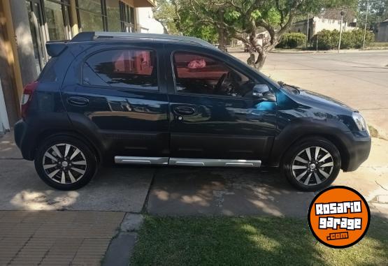 Autos - Toyota Etios Cross 16v 2016 Nafta 81946Km - En Venta
