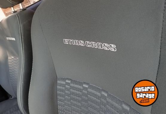 Autos - Toyota Etios Cross 16v 2016 Nafta 81946Km - En Venta