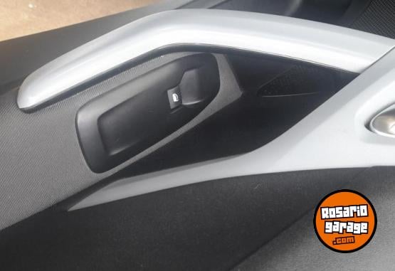 Autos - Peugeot 208 2015 Nafta 112000Km - En Venta