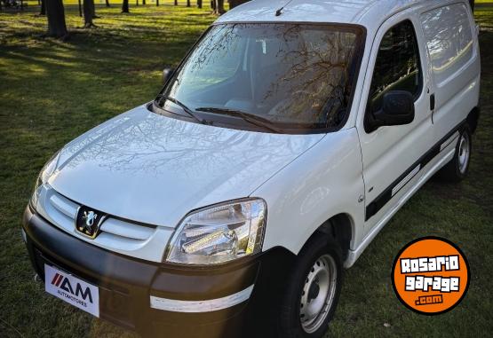 Utilitarios - Peugeot PARTNER FURGON BERLINGO 2015 Diesel 144000Km - En Venta
