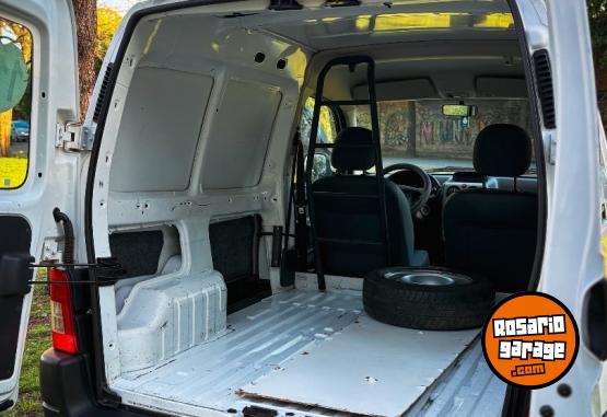 Utilitarios - Peugeot PARTNER FURGON BERLINGO 2015 Diesel 144000Km - En Venta