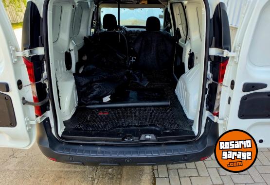 Utilitarios - Renault Kangoo confort 2020 Diesel 121000Km - En Venta