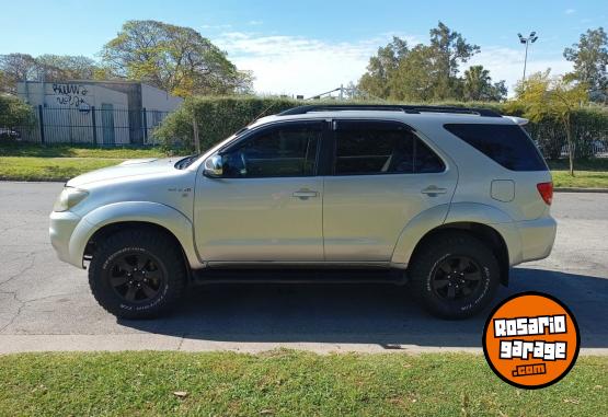 Camionetas - Toyota SW4 3.0 TDI CUERO 2007 Diesel 280000Km - En Venta