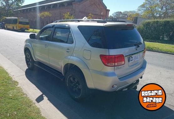 Camionetas - Toyota SW4 3.0 TDI CUERO 2007 Diesel 280000Km - En Venta