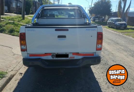 Camionetas - Toyota hilux 2.5 dx pack 2010 Diesel 332000Km - En Venta