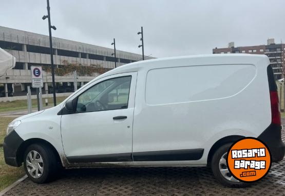 Utilitarios - Renault Kangoo 2024 Nafta 23980Km - En Venta