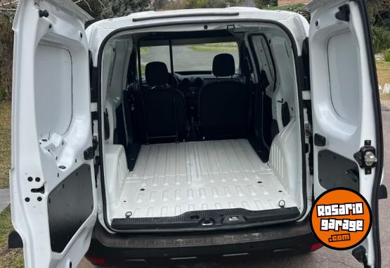 Utilitarios - Renault Kangoo 2024 Nafta 23980Km - En Venta