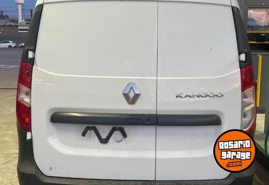 Utilitarios - Renault Kangoo 2024 Nafta 23980Km - En Venta