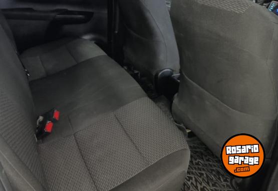 Camionetas - Toyota Hilux DX 2018 Diesel 270000Km - En Venta