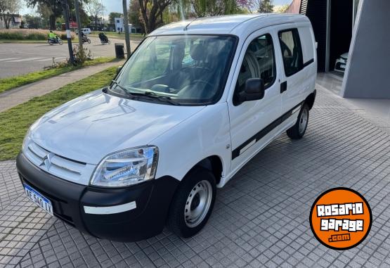 Utilitarios - Citroen BERLINGO FURGÓN 5 ASIENTO 2021 Diesel 60000Km - En Venta