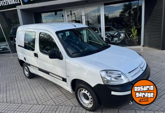 Utilitarios - Citroen BERLINGO FURGÓN 5 ASIENTO 2021 Diesel 60000Km - En Venta